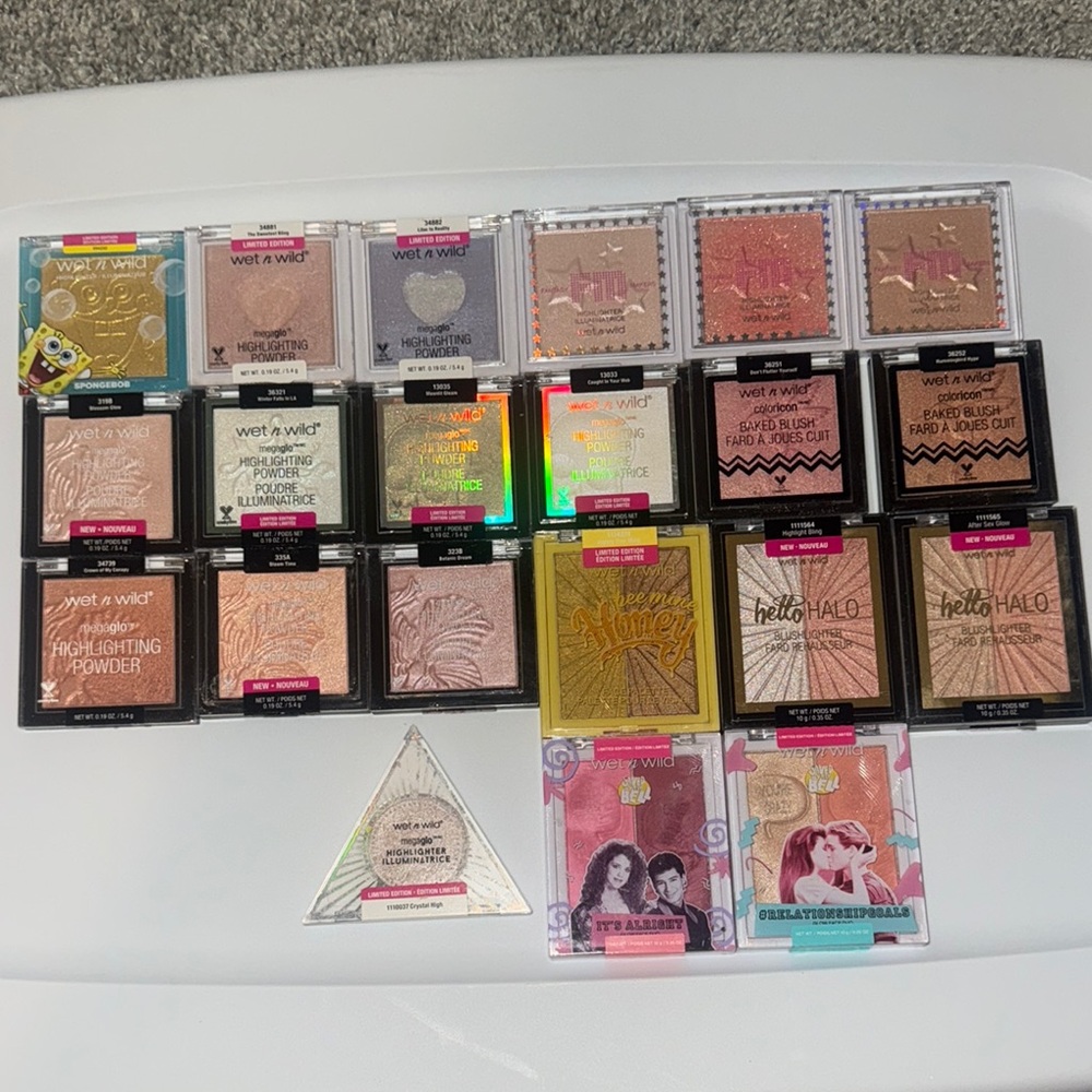 Huge Wet N Wild Highlighter Lot